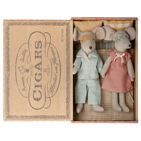 Mouse in a Box - Mum & Dad in a Cigar Box